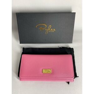 Bryker Hyde Pink Wallet Snap Front Lots of Pockets Barbie Pink New in box